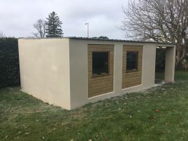 Enduit finition gratté cabanon de jardin